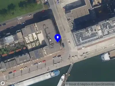 Ambulance met grote spoed naar de Wodanstraat in Rotterdam