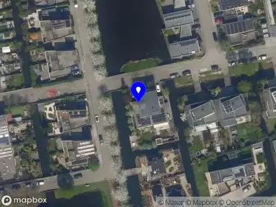 Ambulance met grote spoed naar de George de Vosstraat in Rotterdam