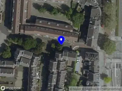 Brandweer met gepaste spoed naar de Maastrichter Grachtstraat in Maastricht vanwege een liftopsluiting