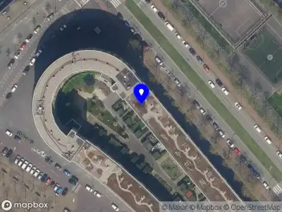 Ambulance met gepaste spoed naar de Rosestraat in Rotterdam