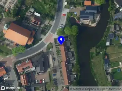 Ambulance met grote spoed naar de Elf Oktoberstraat in Ursem