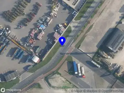 Ambulance met grote spoed naar de Coenhavenweg in Amsterdam