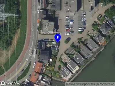 Ambulance met grote spoed naar de Sportlaan in Sliedrecht