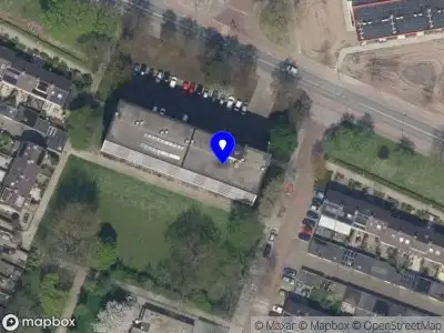 Ambulance met grote spoed naar de Laan van Nieuw Blankenburg in Rozenburg