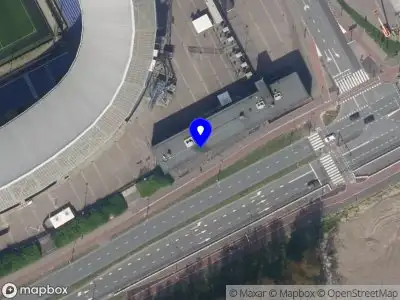 Ambulance met grote spoed naar de Coen Moulijnweg in Rotterdam