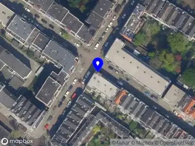 Ambulance met grote spoed naar de Herlaerstraat in Rotterdam