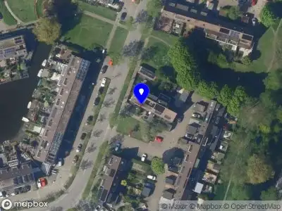 Brandweer met grote spoed naar de Driemasterwerf in Zoetermeer vanwege afhijsen patient