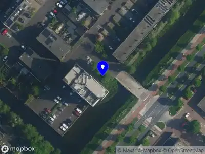 Ambulance met grote spoed naar de Haringvliet in Hoofddorp