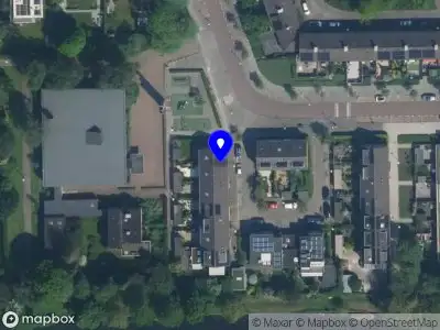 Ambulance met grote spoed naar de Ank van der Moerstraat in Amsterdam