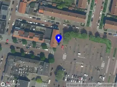 Ambulance en brandweer met grote spoed naar de Warmenhovenstraat in IJmuiden vanwege gebouwbrand