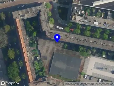 Ambulance met gepaste spoed naar de Waverstraat in Amsterdam