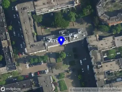 Ambulance met gepaste spoed naar de Borssenburgplein in Amsterdam