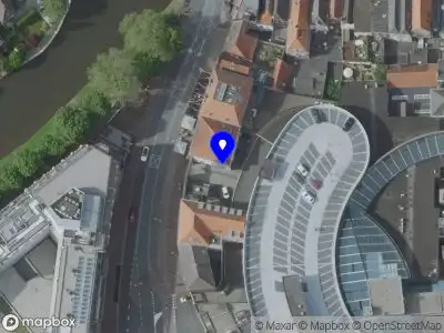 Ambulance met grote spoed naar de Roersingel in Roermond