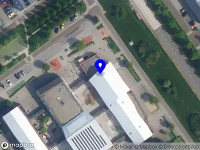 Politie naar de Ten Harmsen v.d. Beekpad in Almere vanwege aanrijding met letsel