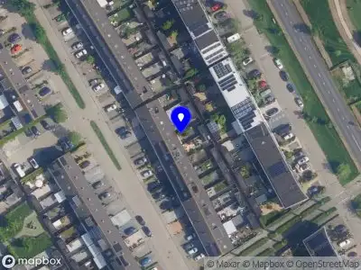 Brandweer met grote spoed naar de Pieter van Damstraat in Almere vanwege reanimatie