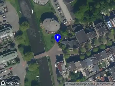 Ambulance met grote spoed naar de Vaartkade in Zaandam
