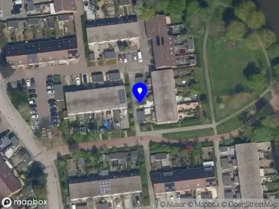 Ambulance met grote spoed naar de Sara Burgerhart erf in Capelle aan den IJssel