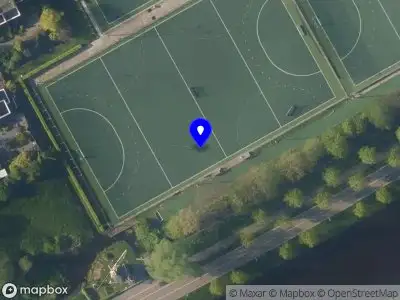Ambulance met grote spoed naar de Utrechtse Jaagpad in Leiden