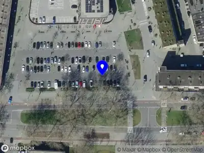 Ambulance met grote spoed naar de Meyenhage in Rotterdam