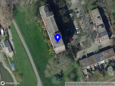 Ambulance met gepaste spoed naar de Kaneelhof in Hoogvliet Rotterdam