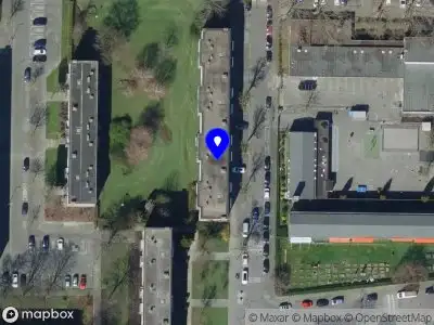 Ambulance met grote spoed naar de Luntershoek in Rotterdam