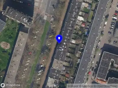 Ambulance met grote spoed naar de Dordtselaan in Rotterdam