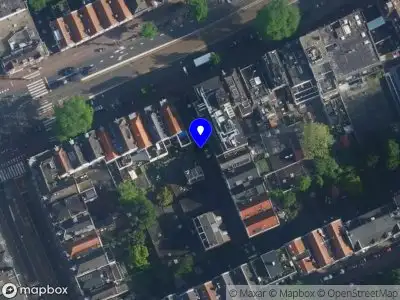 Ambulance met grote spoed naar de Palamedesstraat in Amsterdam