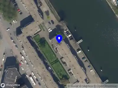 Traumahelikopter met grote spoed naar de Piketkade in Rotterdam