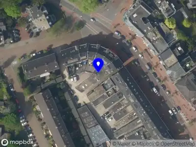 Politie naar de Albertus Perksteeg in Hilversum vanwege aanrijding met letsel