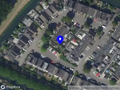 Ambulance met gepaste spoed naar de Van Doesburg-erf in Dordrecht