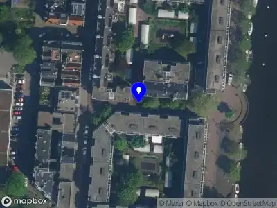 Ambulance met grote spoed naar de Zeilmakerstraat in Amsterdam