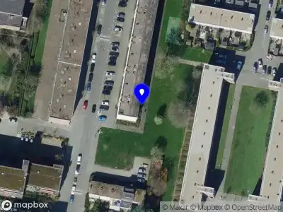 Ambulance met grote spoed naar de Middelharnisstraat in Rotterdam