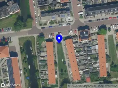 Ambulance met grote spoed naar de Veerschuitplantsoen in Wormer