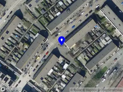 Ambulance met gepaste spoed naar de Bahreinstraat in Hoogvliet Rotterdam