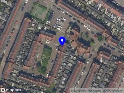 Ambulance met grote spoed naar de Van Lennepsplaats in Vlaardingen