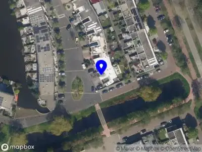 Ambulance met grote spoed naar de Annie Romein-Verschoorkade in Vlaardingen