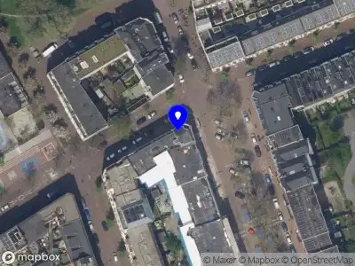 Ambulance met grote spoed naar de Katendrechtsestraat in Rotterdam