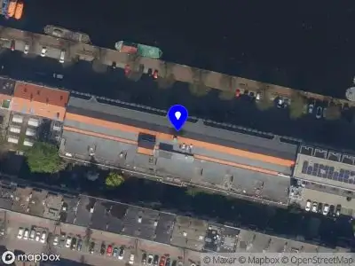 Ambulance met grote spoed naar de Coolhaven in Rotterdam