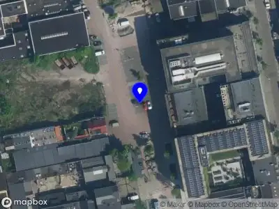 Ambulance met gepaste spoed naar de Spijkerkade in Amsterdam