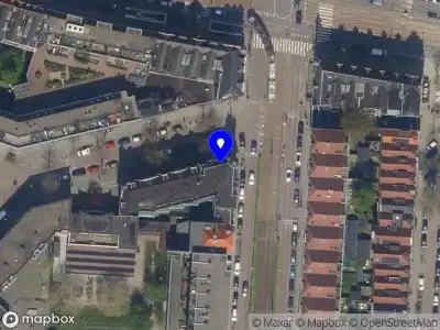 Ambulance met grote spoed naar de Rosier Faassenstraat in Rotterdam