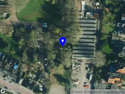 Brandweer met gepaste spoed naar de Kortenaerstraat in Enschede vanwege een liftopsluiting