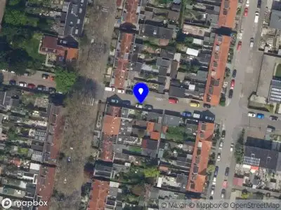 Ambulance met gepaste spoed naar de Adriaan de Jongstraat in Rotterdam