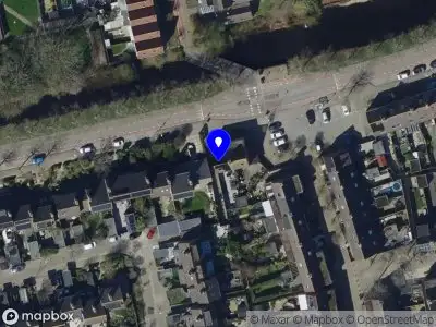 Ambulance met grote spoed naar de Ebstroom in Hellevoetsluis