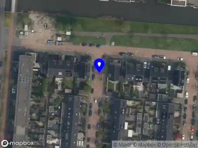 Ambulance met grote spoed naar de Bart van der Leckstraat in Rotterdam