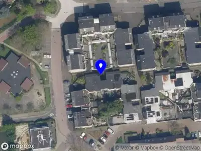 Ambulance met grote spoed naar de Bijendans in Capelle aan den IJssel