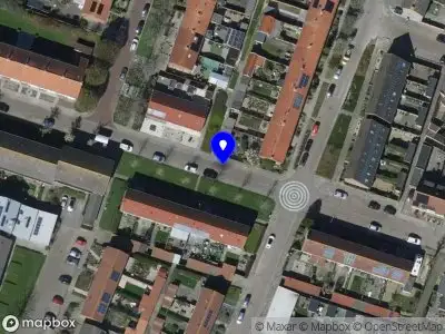 Ambulance met grote spoed naar de Mariniersweg in Oude-Tonge vanwege waarnemen gaslucht