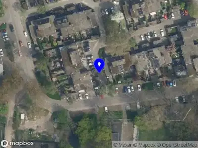 Ambulance met grote spoed naar de Elgarlaan in Delft