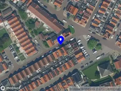 Ambulance met gepaste spoed naar de Burgemeester Kolfschotenstraat in Volendam