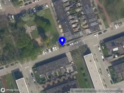 Ambulance met grote spoed naar de Meijersplein-Zuid in Rotterdam