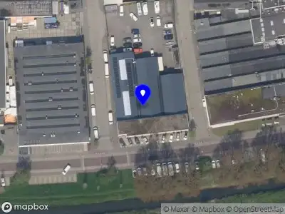 Ambulance met grote spoed naar de Industrieweg in Vlaardingen